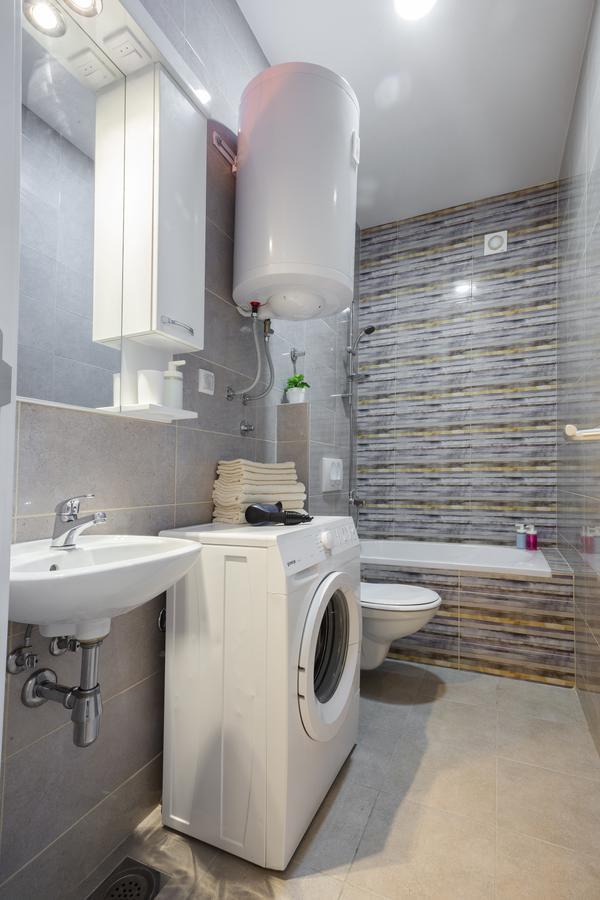 Giallo Apartment - Free Private Parking Novi Sad Buitenkant foto