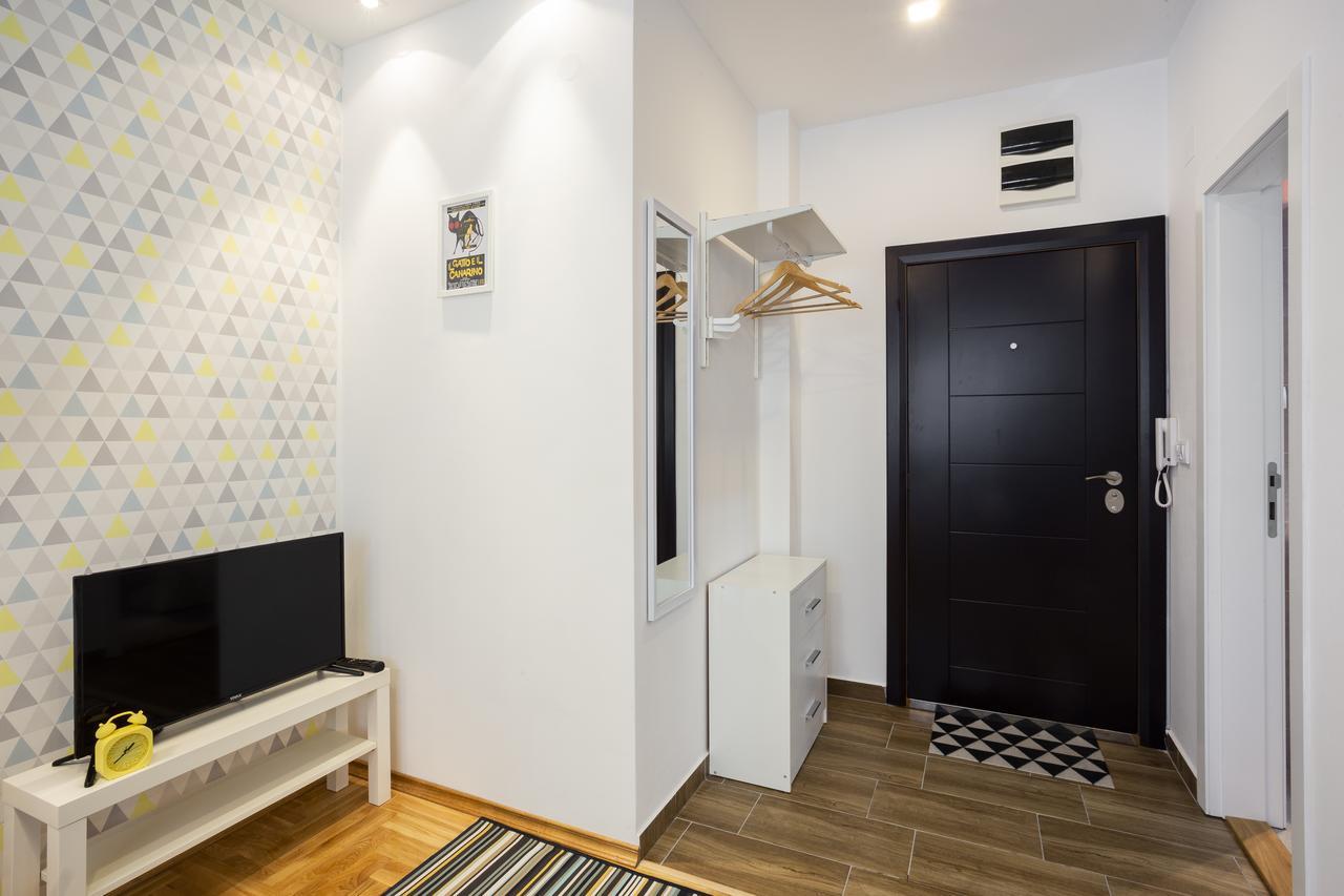 Giallo Apartment - Free Private Parking Novi Sad Buitenkant foto