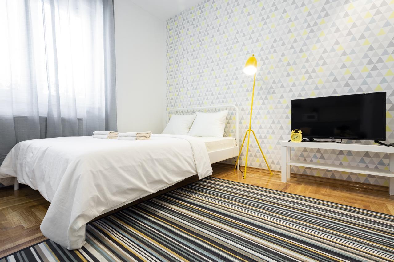 Giallo Apartment - Free Private Parking Novi Sad Buitenkant foto